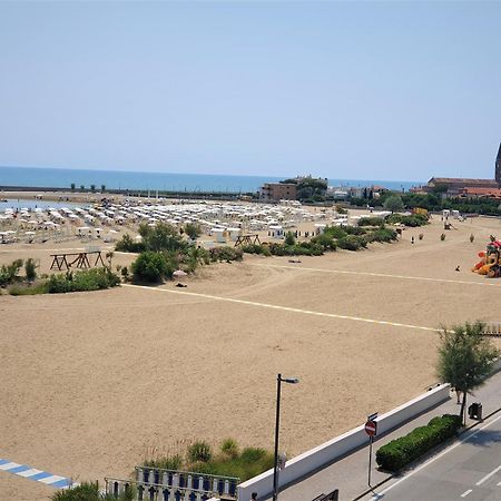 Hotel Delfino Caorle Exterior foto
