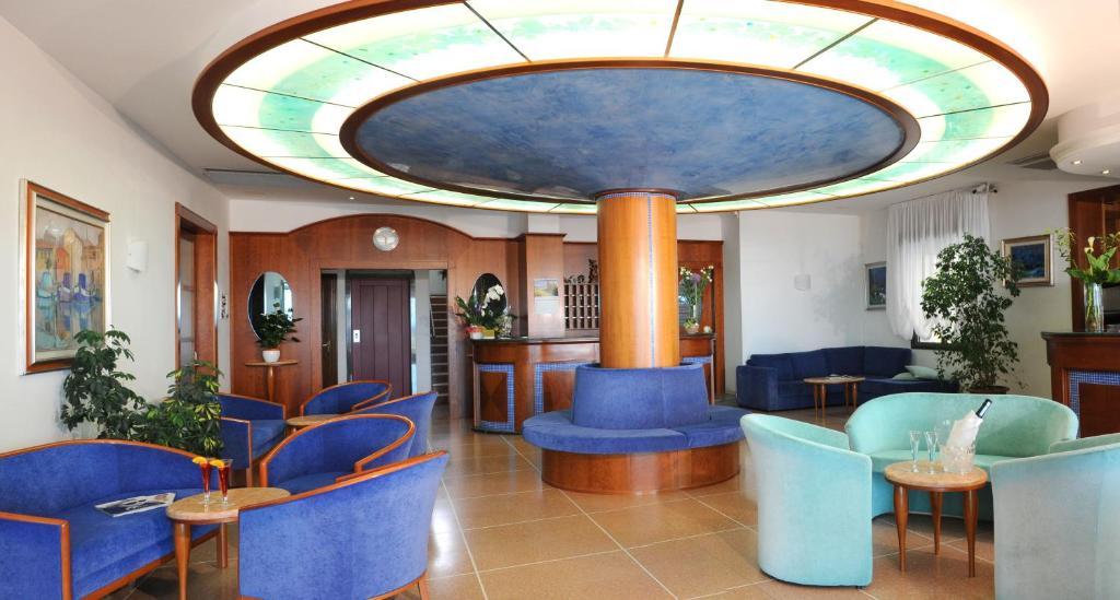 Hotel Delfino Caorle Exterior foto